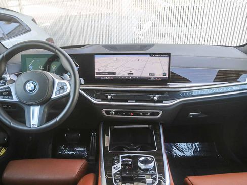 Used 2025 BMW X5 xDrive50e w/ Executive Package image 9