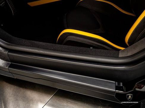 Used 2024 Lamborghini Revuelto AWD/4WD image 31