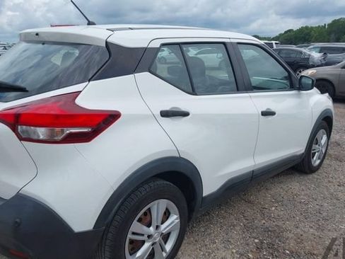Used 2020 Nissan Kicks S FWD image 3