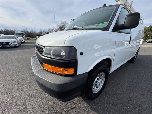 Used 2019 Chevrolet Express 3500 w/ Driver Convenience Package image 9