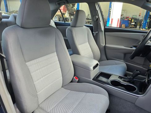 Used 2017 Toyota Camry LE FWD image 12