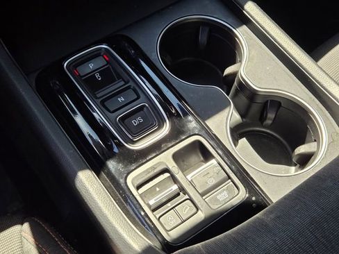 Used 2025 Honda Pilot Sport image 23