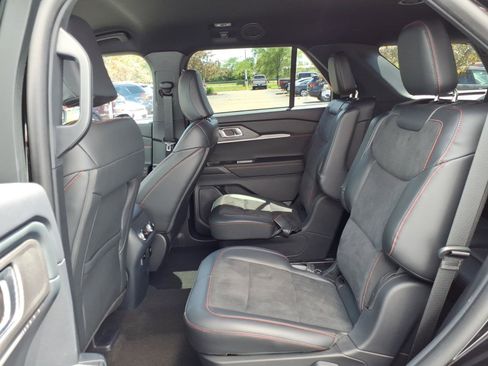 Certified 2025 Ford Explorer ST AWD/4WD image 9