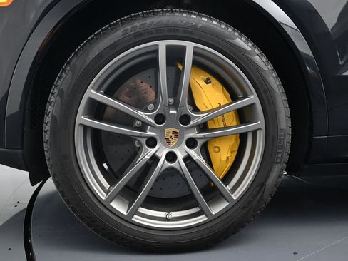 Used 2022 Porsche Cayenne Turbo S AWD/4WD image 24
