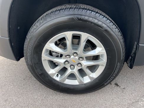 Used 2022 Chevrolet Traverse LS image 8