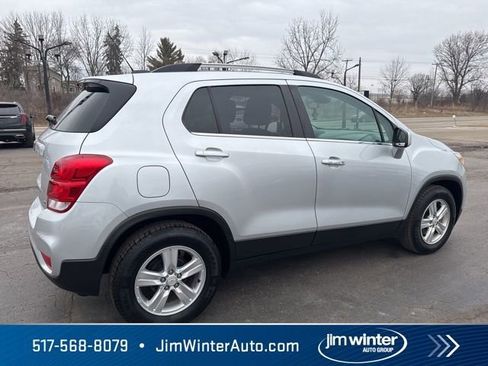 Used 2020 Chevrolet Trax LT w/ LT Convenience Package image 12