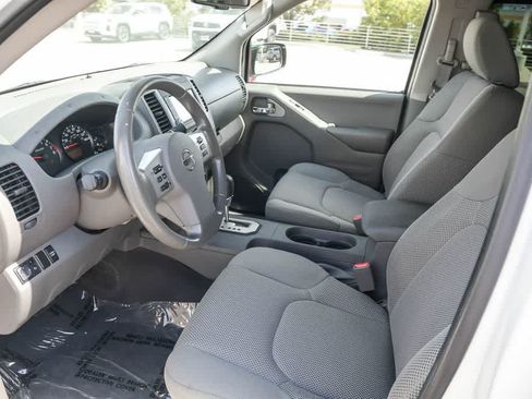 Used 2020 Nissan Frontier SV w/ Midnight Edition Floor Mats RWD image 17