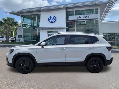 New 2026 Volkswagen Taos SE FWD image 7