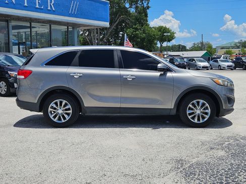 Used 2017 Kia Sorento L FWD image 10