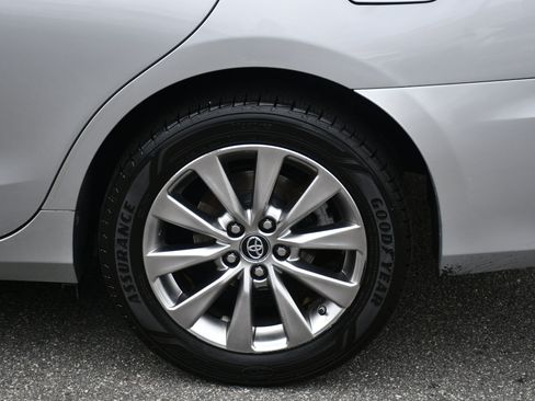 Used 2017 Toyota Camry XLE image 21