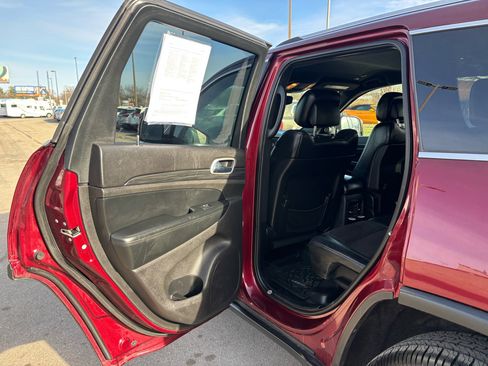 Used 2019 Jeep Grand Cherokee Laredo w/ Laredo X Package image 13