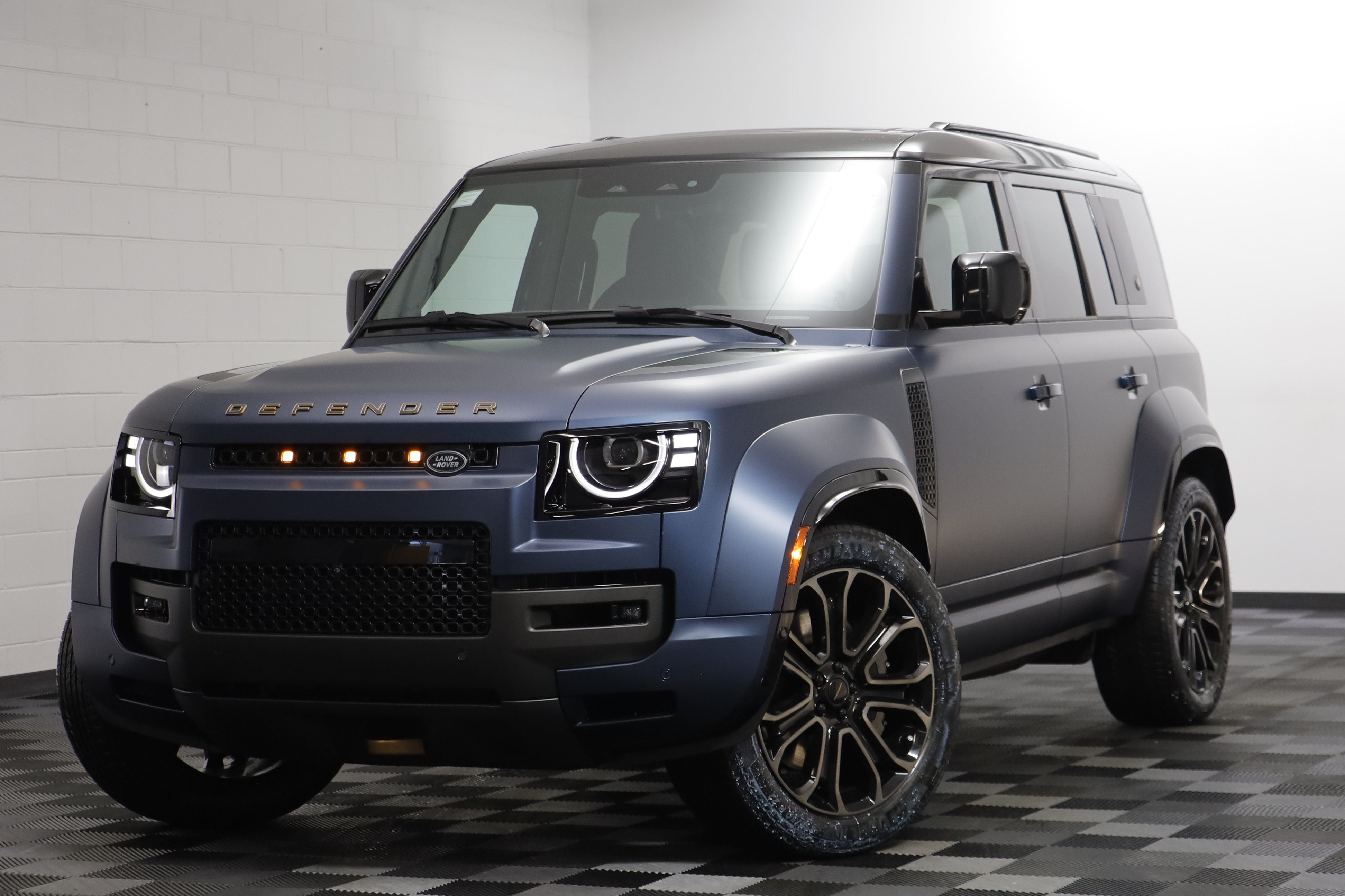 New 2026 Land Rover Defender 110 OCTA AWD/4WD image 1