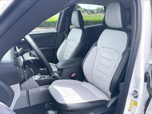 New 2024 Ford Escape SE w/ PHEV Premium Package image 9