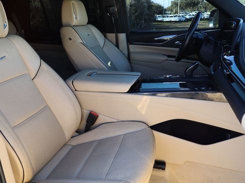 Used 2021 Cadillac Escalade Premium Luxury w/ Performance Package image 32