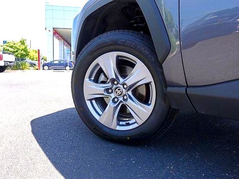 Used 2022 Toyota RAV4 XLE FWD image 8