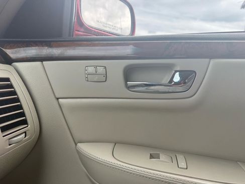 Used 2010 Cadillac DTS Luxury FWD image 18