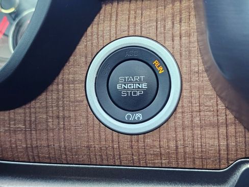 Used 2022 RAM 1500 Limited AWD/4WD image 33