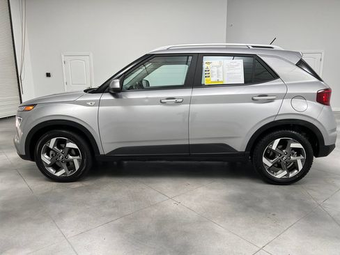 Used 2025 Hyundai Venue SEL FWD image 5