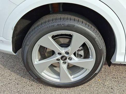 Used 2025 Audi Q5 Premium Plus w/ Premium Plus AWD/4WD image 5