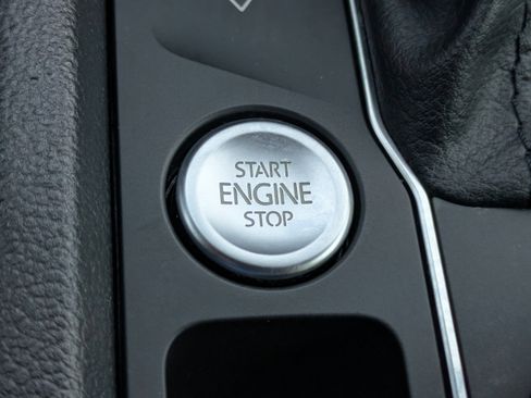 Used 2020 Volkswagen Atlas Cross Sport SEL image 30