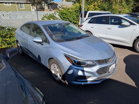 Used 2018 Chevrolet Cruze LT w/ LT Fleet Convenience Package FWD image 8