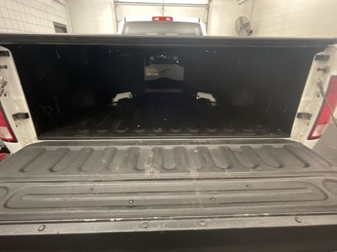 Used 2015 RAM 2500 Tradesman w/ Chrome Appearance Group AWD/4WD image 17
