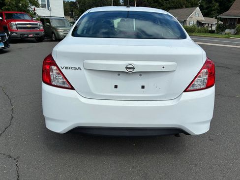 Used 2016 Nissan Versa S FWD image 4