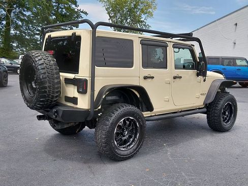 Used 2011 Jeep Wrangler Unlimited Sahara w/ Connectivity Group AWD/4WD image 4