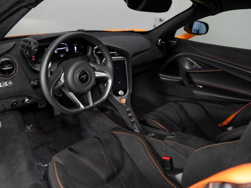 Used 2026 McLaren 750S Spider RWD image 39