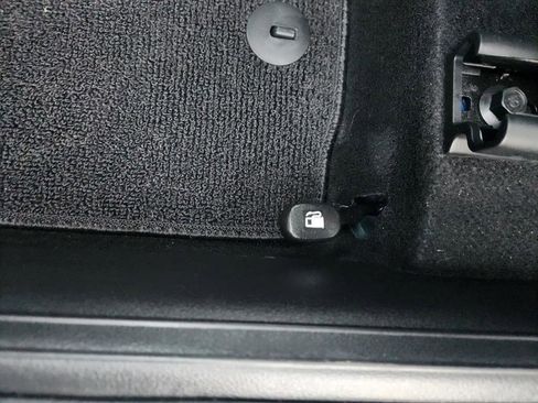 Certified 2024 Hyundai Venue SEL image 28