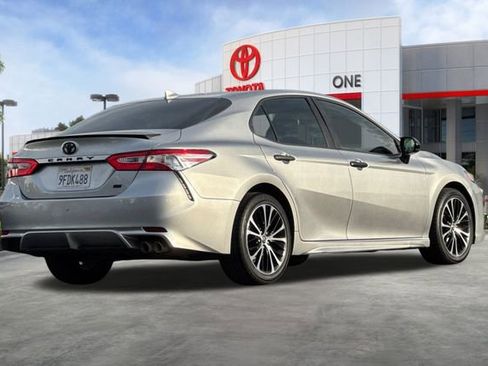 Certified 2020 Toyota Camry SE image 5