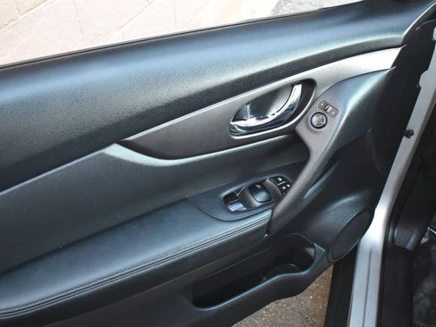 Used 2015 Nissan Rogue SV AWD/4WD image 30