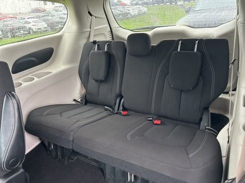 Used 2023 Chrysler Voyager LX FWD image 10