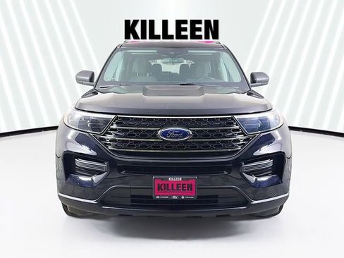 Used 2022 Ford Explorer XLT image 2