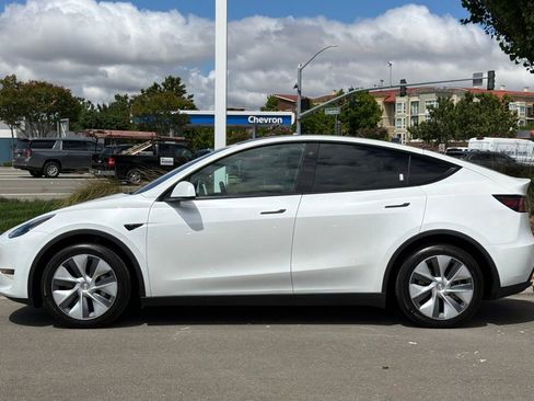 Used 2023 Tesla Model Y Long Range AWD/4WD image 7