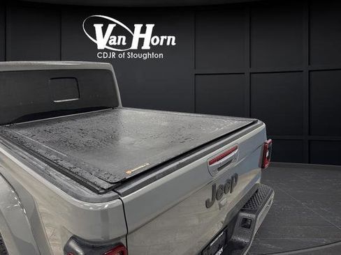 Used 2022 Jeep Gladiator Overland image 35