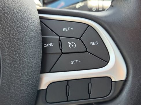 Used 2020 Jeep Compass Latitude FWD image 25