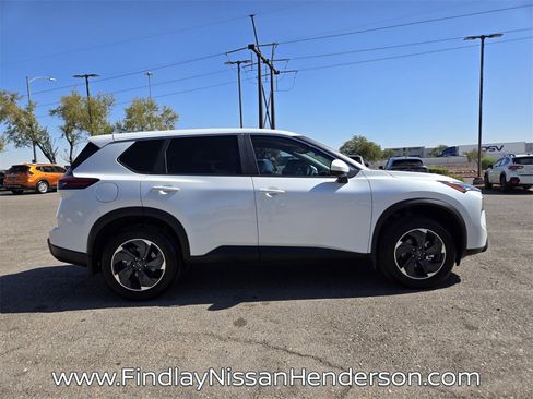 Used 2025 Nissan Rogue SV image 7