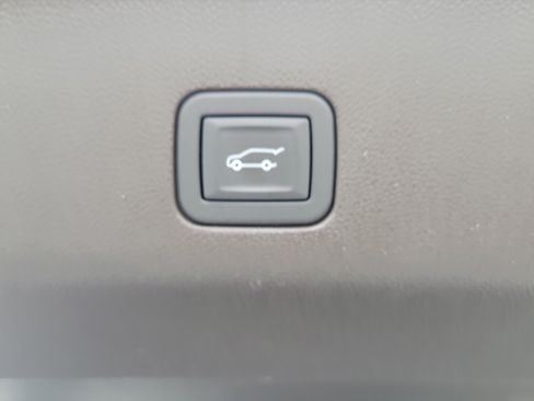 Used 2024 GMC Yukon XL SLT w/ SLT Luxury Package AWD/4WD image 9