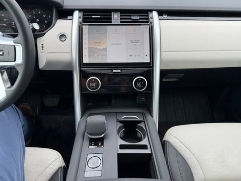 Certified 2025 Land Rover Discovery S AWD/4WD image 21