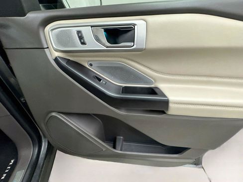 Used 2020 Ford Explorer Platinum w/ Premium Technology Package AWD/4WD image 34