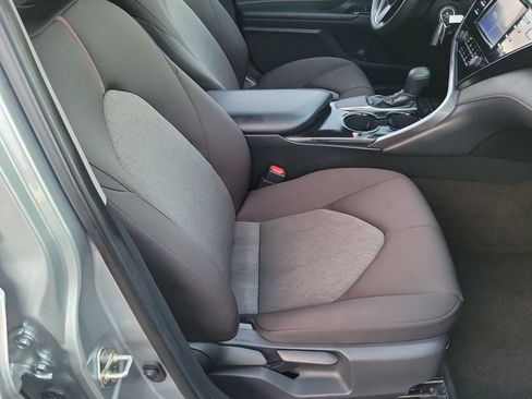 Used 2019 Toyota Camry LE image 19