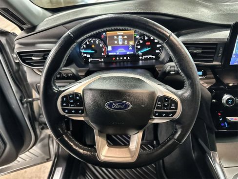 Used 2022 Ford Explorer Limited image 17