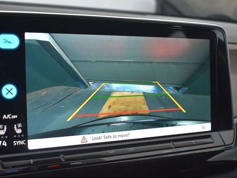 Used 2025 Volkswagen Atlas SE image 14