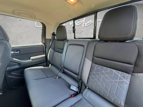 Used 2025 Nissan Frontier SV w/ SV Convenience Package RWD image 22