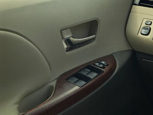 Used 2011 Toyota Sienna XLE w/ XLE Navigation Pkg FWD image 21