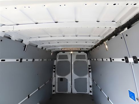 Used 2024 Mercedes-Benz Sprinter 3500 image 21