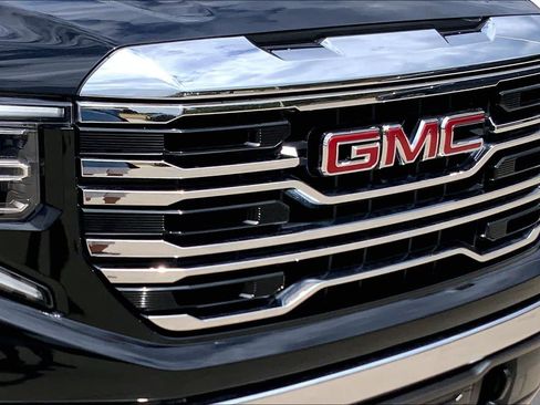 Used 2024 GMC Sierra 1500 SLT AWD/4WD image 29
