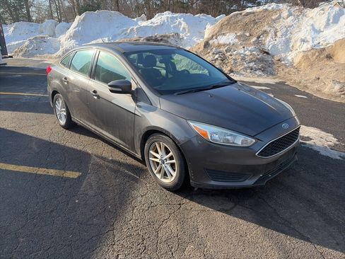 Used 2015 Ford Focus SE image 3