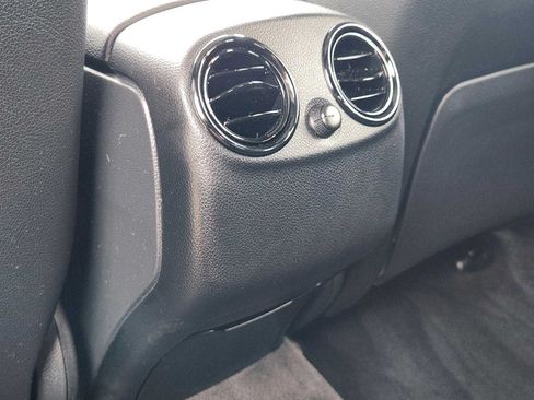 Used 2019 Mercedes-Benz GLC 350e 4MATIC image 29